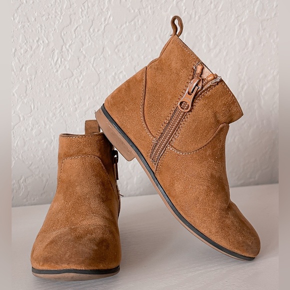 Cat & Jack Other - Cat & Jack Toddler Girl Tan Suede Boots - Size 11